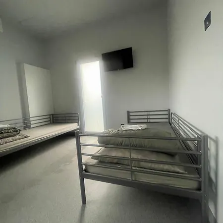 Kwadrat Hostel Roztworowo
