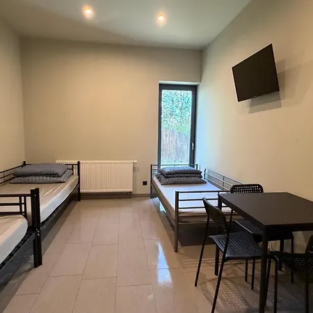 Kwadrat Hostel *