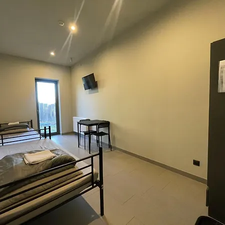 Hostel Kwadrat *